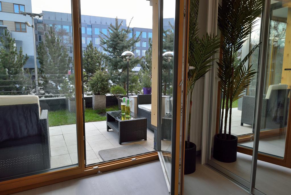 Garden Apartment Cracow- Shopping Mall 1Min, Underground Parking, Family Friendly, City Center Krasków Exteriör bild