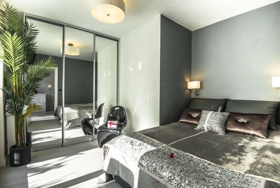 Garden Apartment Cracow- Shopping Mall 1Min, Underground Parking, Family Friendly, City Center Krasków Exteriör bild
